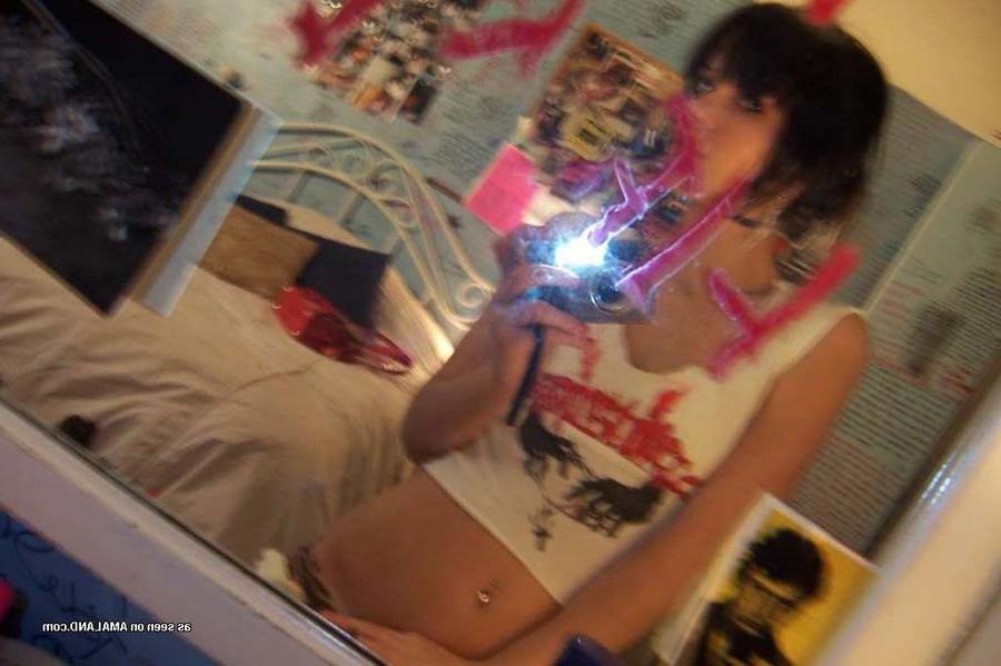 16P Sexy Sarah selfshooting in her bedroom