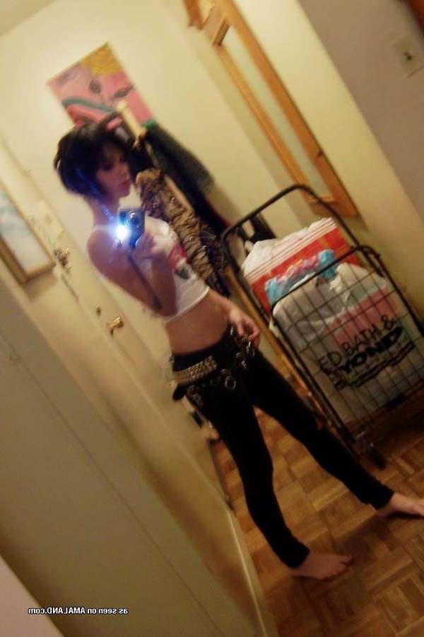 16P Sexy Sarah selfshooting in her bedroom
