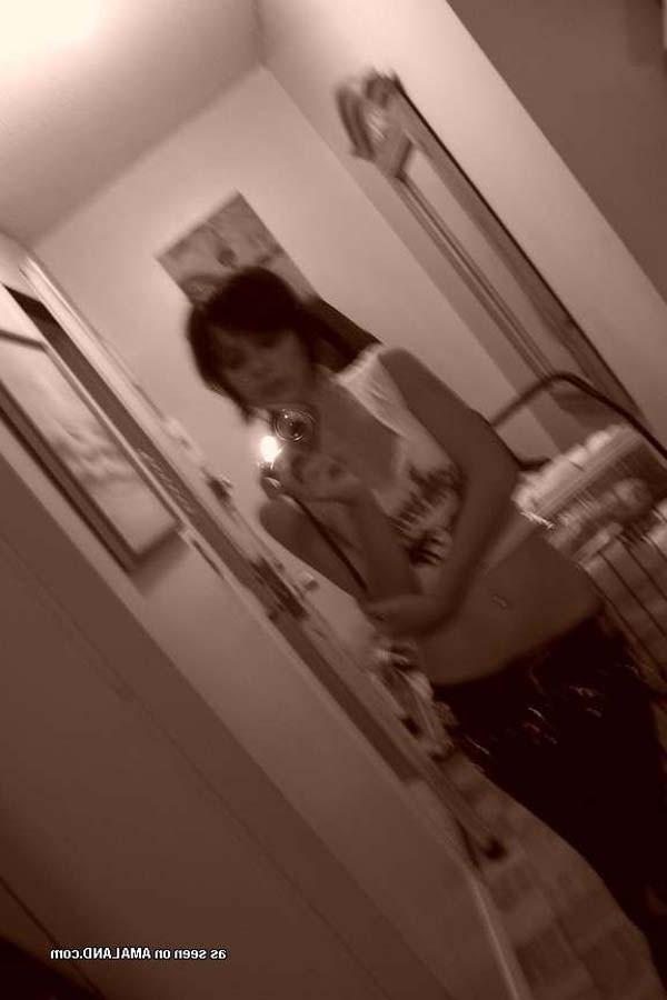 16P Sexy Sarah selfshooting in her bedroom