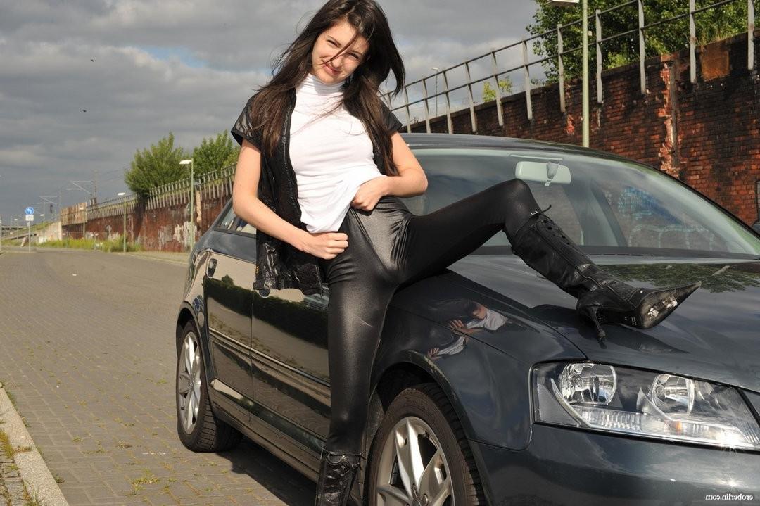 11P Eroberlin-Annmarie-la-Sante-shinny-cameltoe-leggings-teen