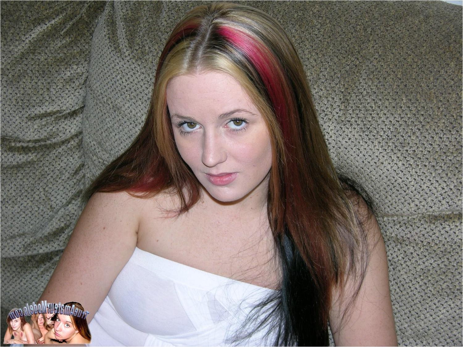 10P Grocery Store Clerk Chick Spreading Her Stinky Amateur Butthole