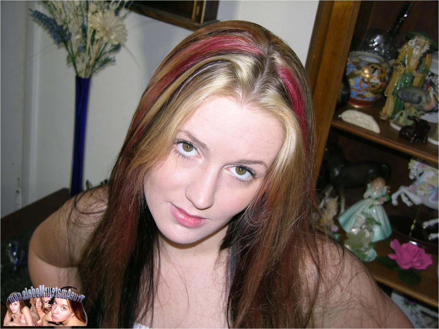 10P Grocery Store Clerk Chick Spreading Her Stinky Amateur Butthole
