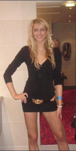 16P Pictures of a naked blonde naked in her bedroom