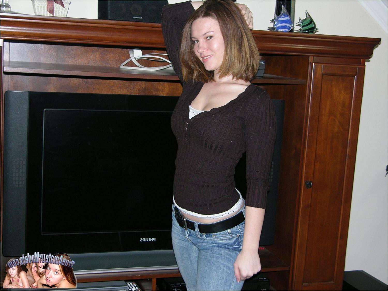 10P Cute Amateur Teenager Showing Her Butthole And Spreading Pussy Apart