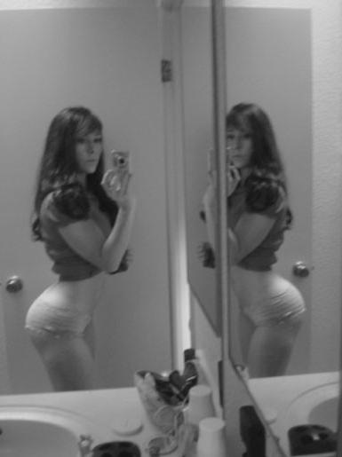 15P Chick self-shoots in bedroom