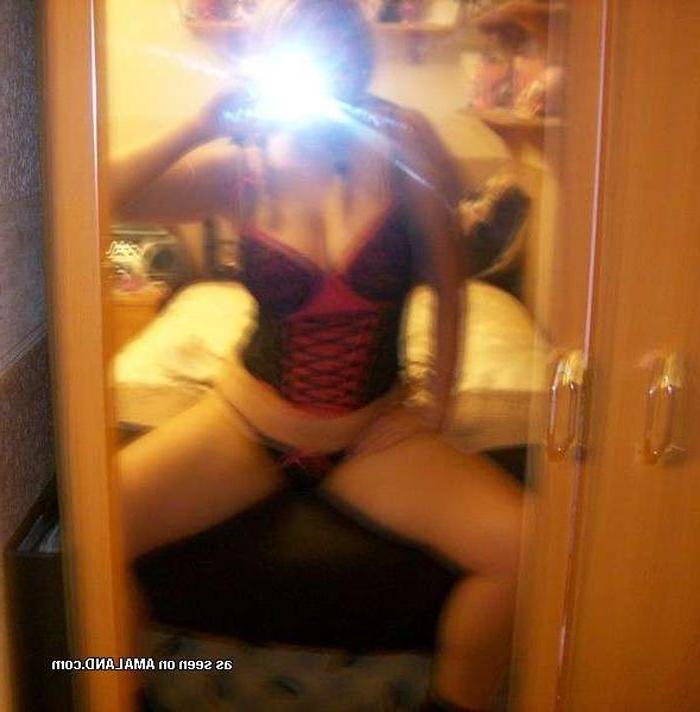 10P Bigtittied slut self shooting in her bedroom