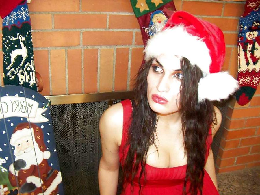 15P Shemale Holiday Cheer 