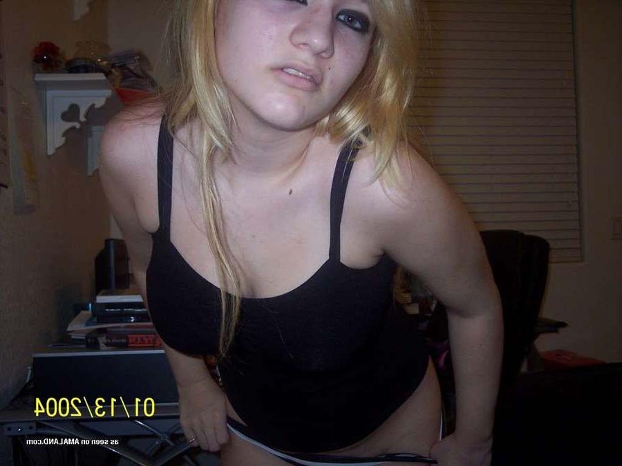 15P Posing in her bedroom