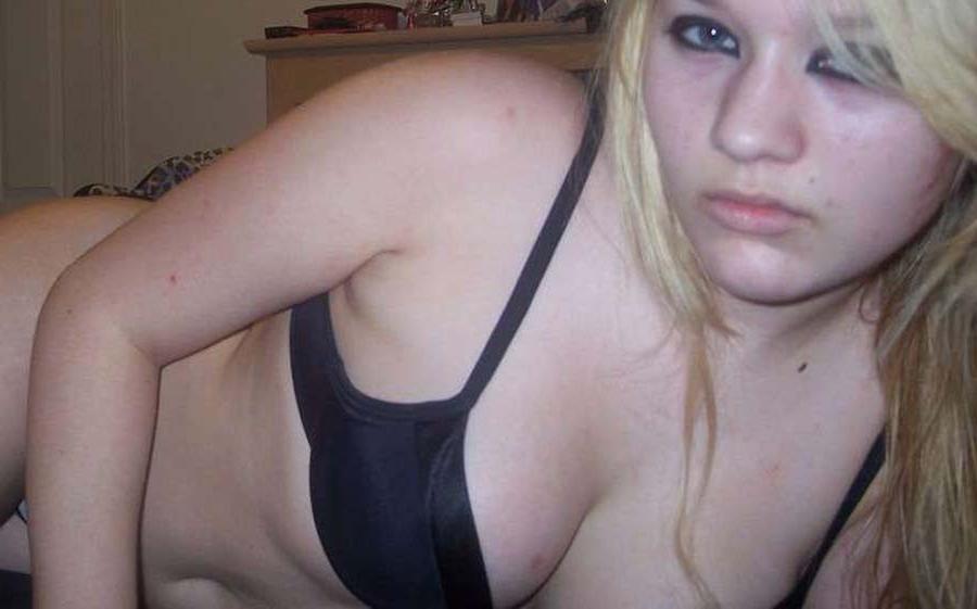 15P Posing in her bedroom