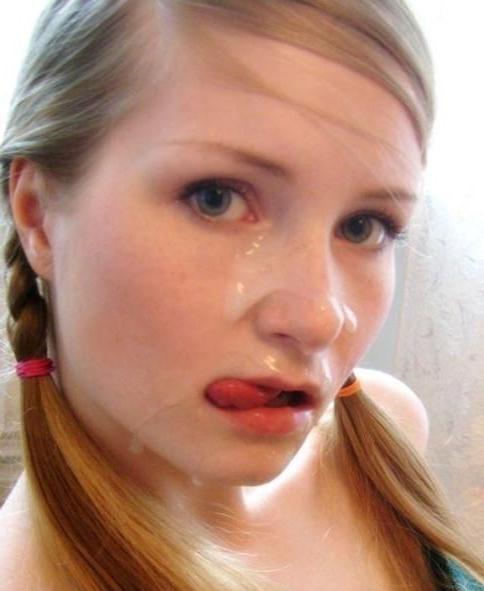 16P Pictures of a naked blonde naked in her bedroom