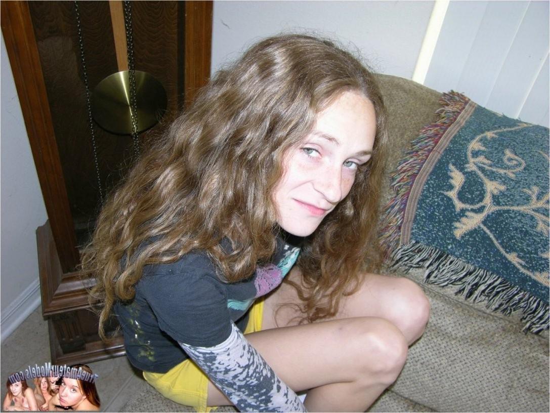25P Red Headed Amateur Girlfriend Flashing Spreading Her Tight Hairy Virgin Asshole