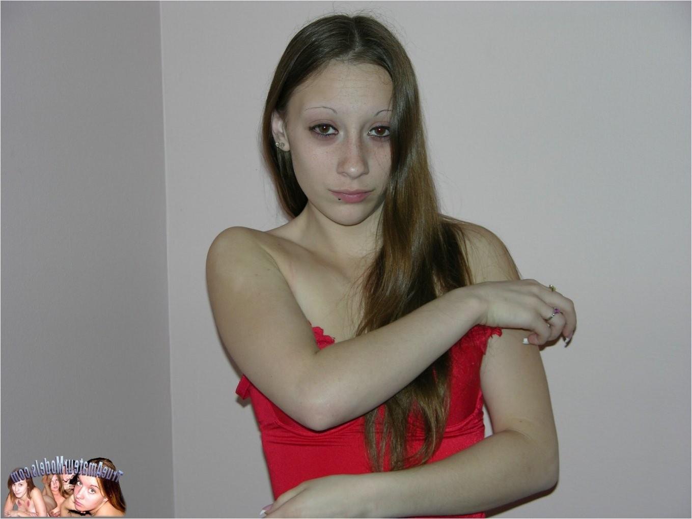 25P Hot Florida Amateur Spreading Tight Teen Pussy And Hairy Asshole