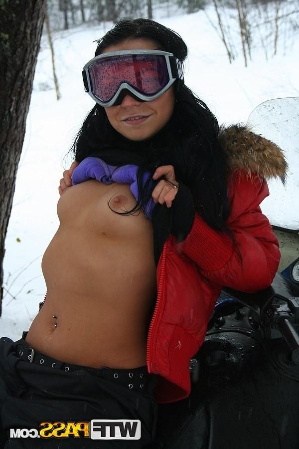 16P Horny sex lovers have sex outdoors
