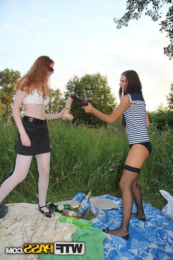 16P Awesome theme sex party in a park