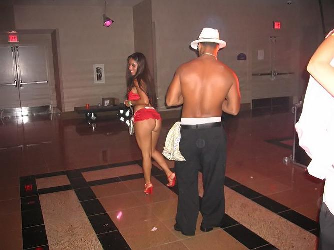 12P Next Door Amateurs Naked In Various Positions 