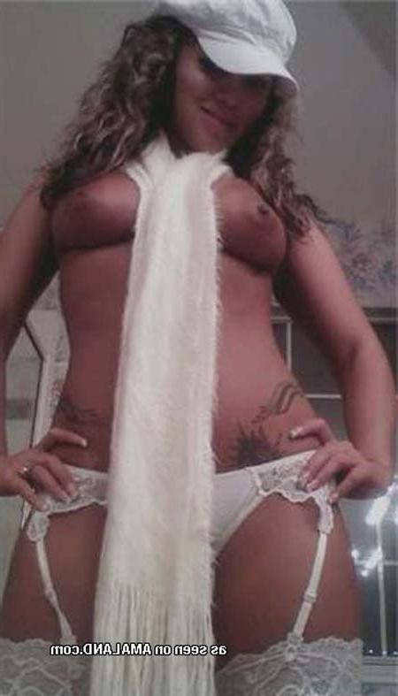 15P Sexy amateur curvy Latina bombshell