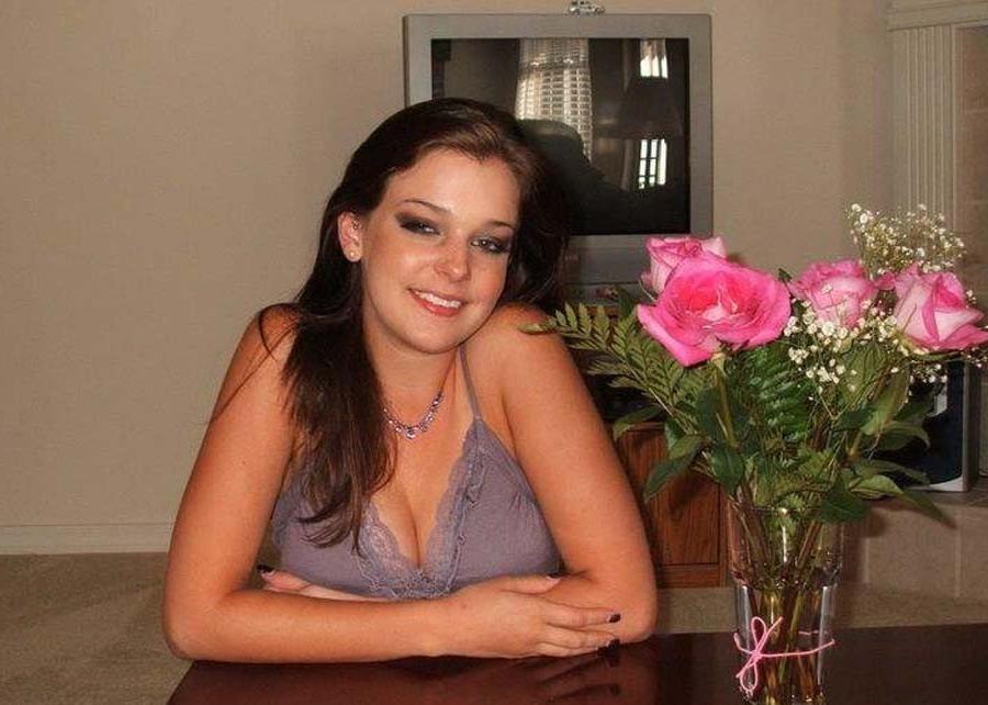 15P Kinky bombshell senorita's hot selfpics