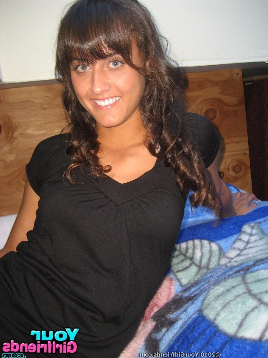 15P Amateur girlfriends posing