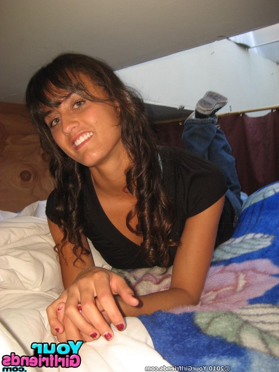 15P Amateur girlfriends posing