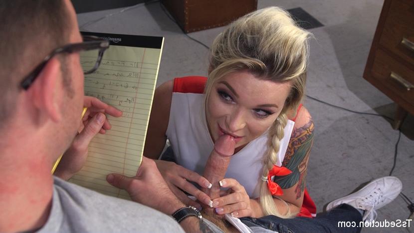 15P Slutty Cheerleader Bribes Tutor With An Athletic Assfucking!