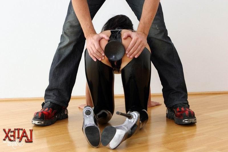 16P extreme asshole stretching and insertions