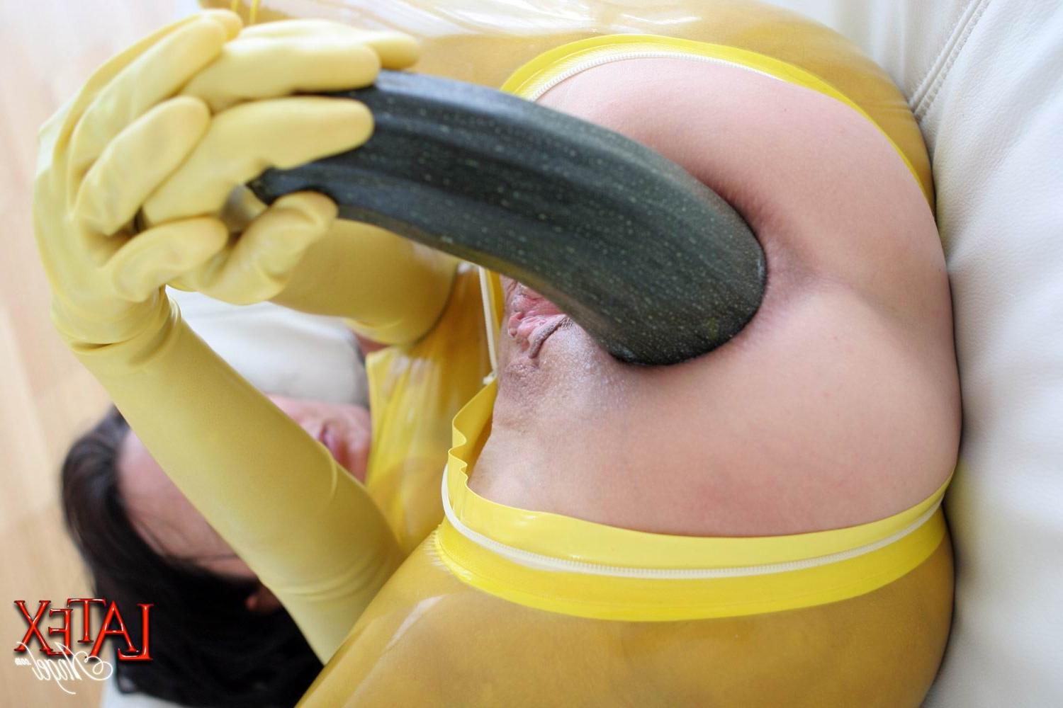 16P Latex Angel pushing big zucchini into her asshole