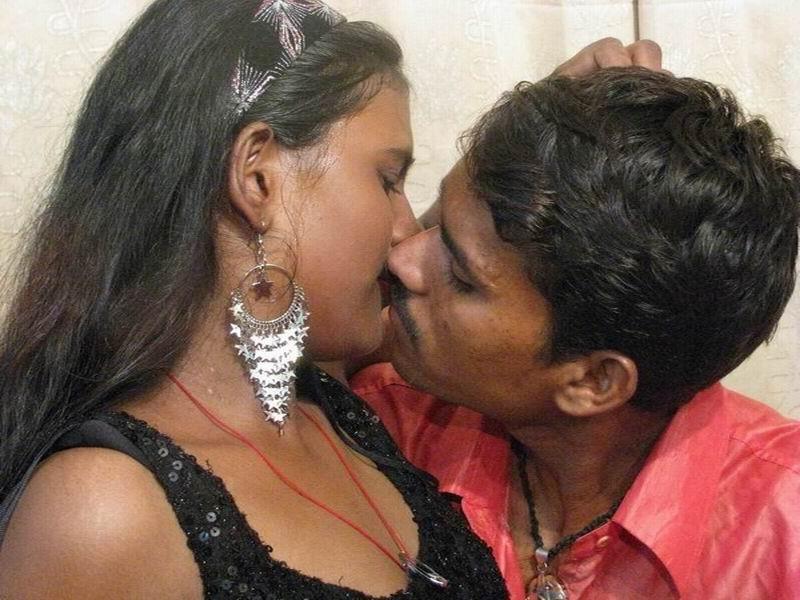 16P Horny Indian babe gets her asshole hammered