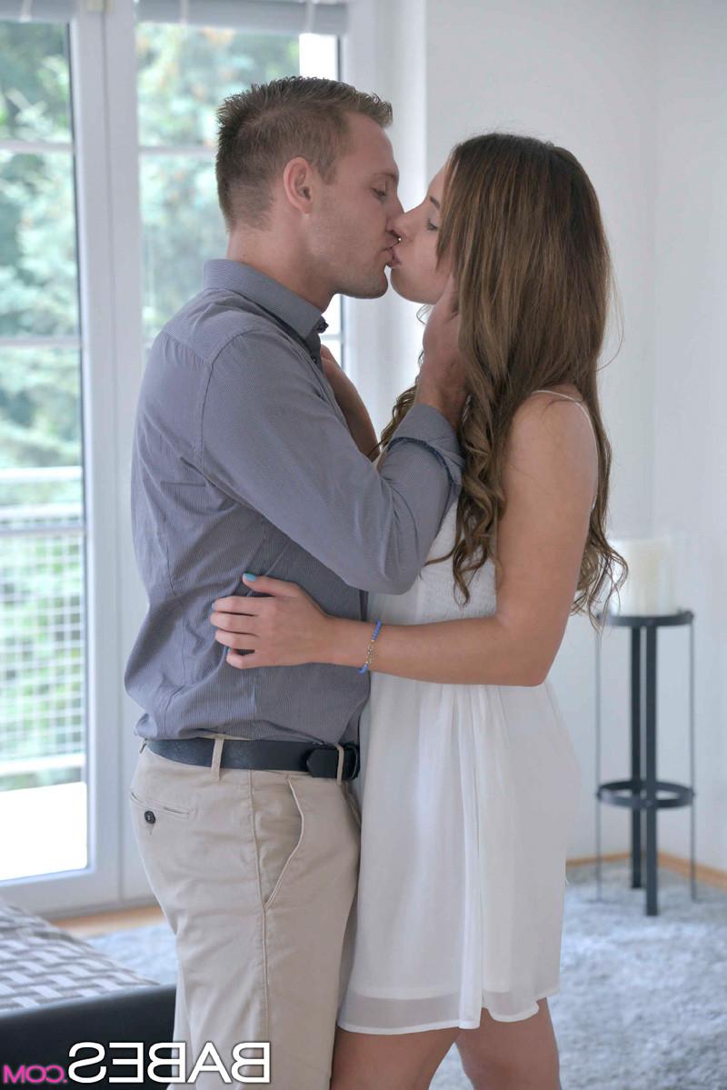 15P Ally Breelsen treats her boyfriend to her tight asshole