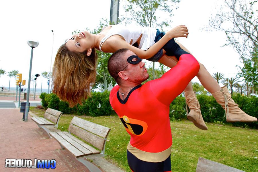 11P The XXX Parody of The Incredibles
