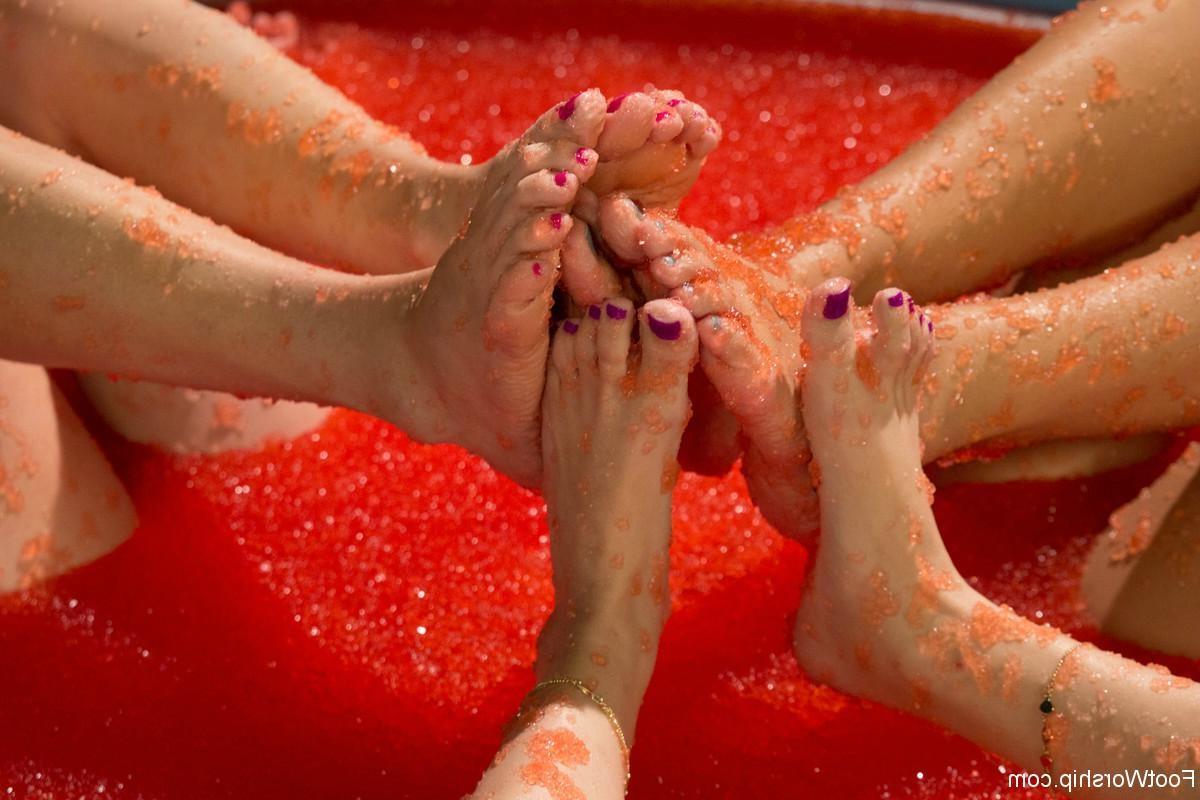 24P 2 sexy girls get dominated by hot domme - lesbian anal footing!