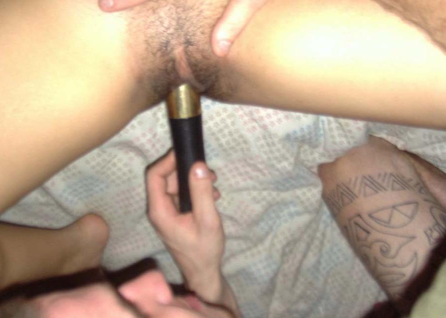 15P Fotos von einem ungezogenen Babe, das von seinem Freund ins Arschloch gestochen wird