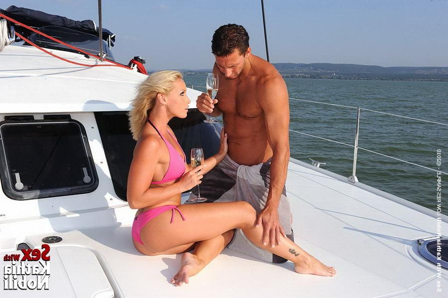 16P Kathia het her tight asshole fucked hard on a boat