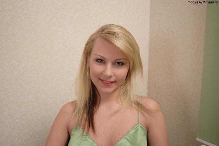 17P Young anal virgin takes her first asshole stretching lesson