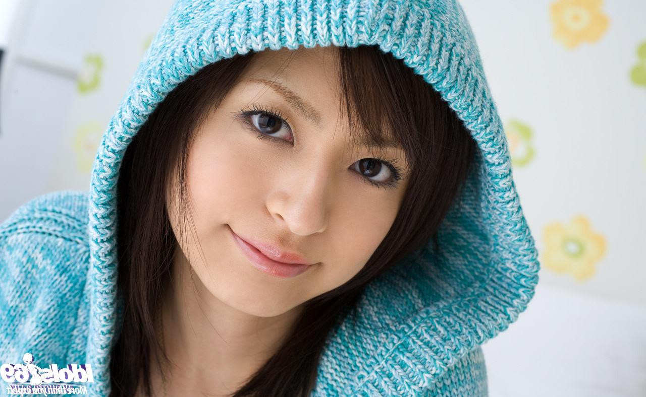 16P Japanese babe in panties