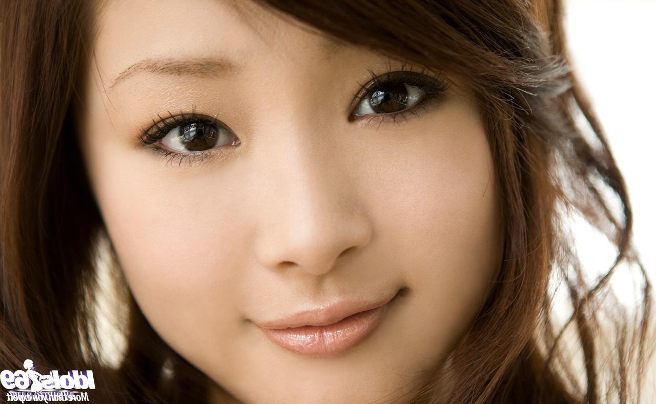 15P Sexy japanese teen babe teasing in panties