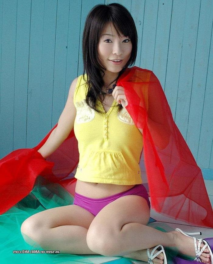 15P Gorgeous petite amateur Asian teen girlfriend topless in panties