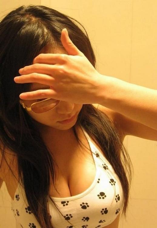 16P Asian teen nymph enjoy showing her sweet and juicy body