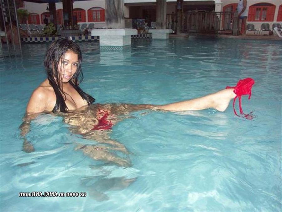 15P Collection of a Filipina bombshell's hot selfpics