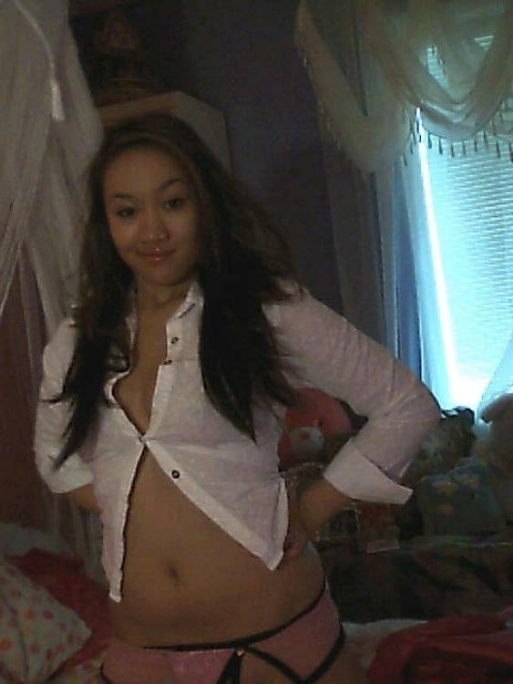 16P Asian teen nymph enjoy showing her sweet and juicy body