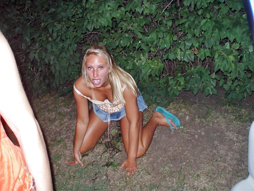 17P Junge Teens bei einer geilen Pool Party