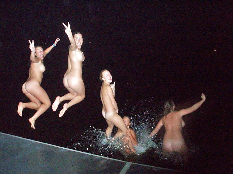 17P Junge Teens bei einer geilen Pool Party