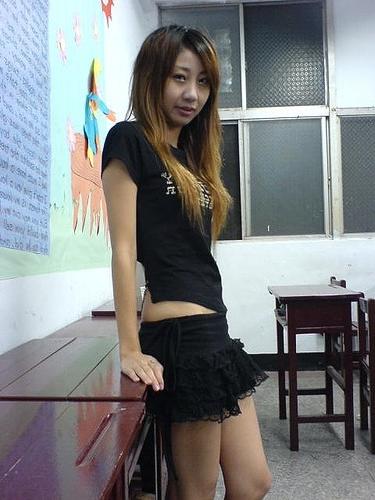 16P Sexy and hot Asian babe gives great blowjob in her bedroom