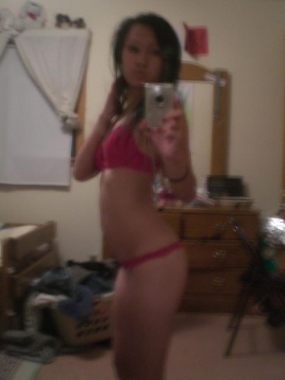 16P Sexy and hot Asian babe gives great blowjob in her bedroom