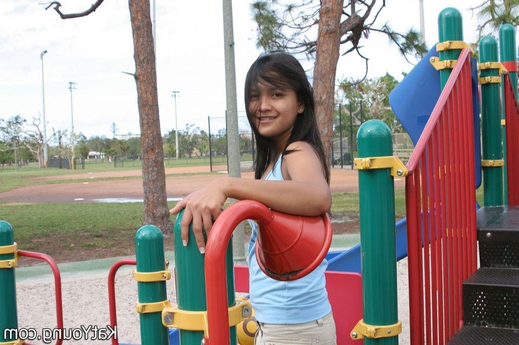 16P Kat Young :: Sweet asian girl flashing pussy at a public park