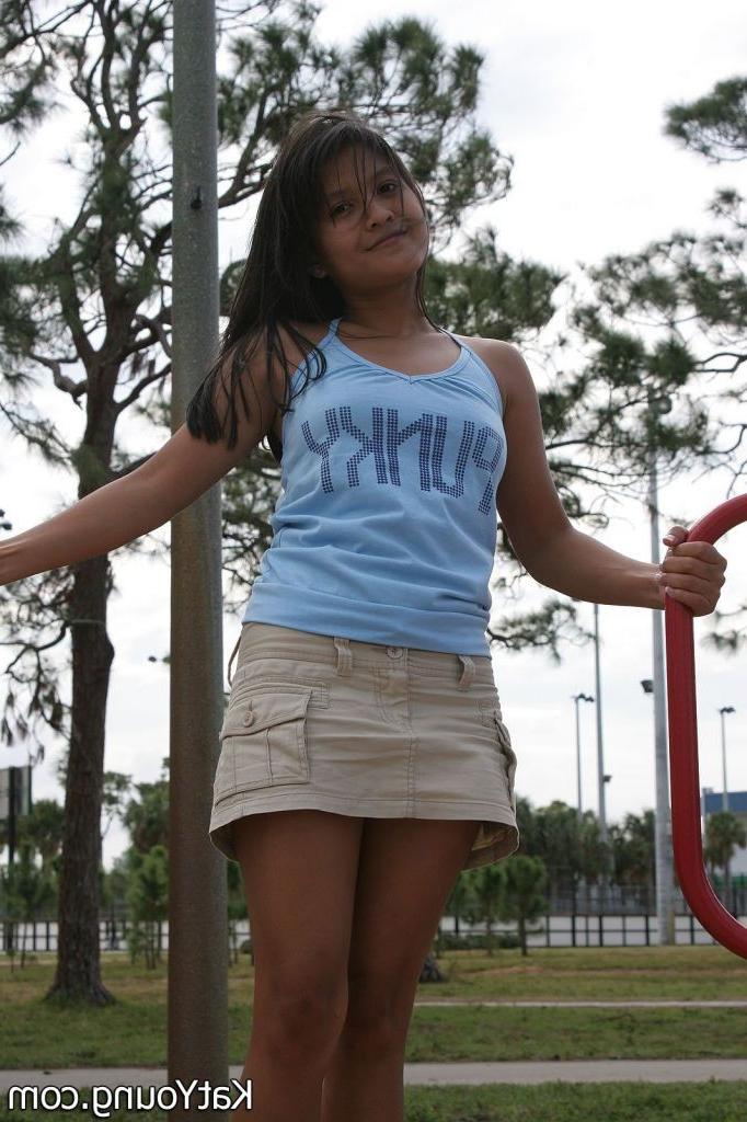 16P Kat Young :: Sweet asian girl flashing pussy at a public park