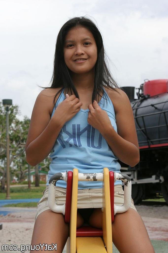 16P Kat Young :: Sweet asian girl flashing pussy at a public park