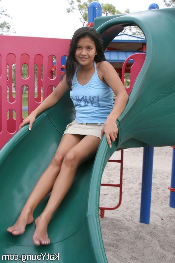 16P Kat Young :: Sweet asian girl flashing pussy at a public park