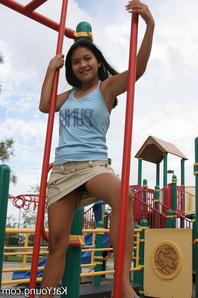 16P Kat Young :: Sweet asian girl flashing pussy at a public park