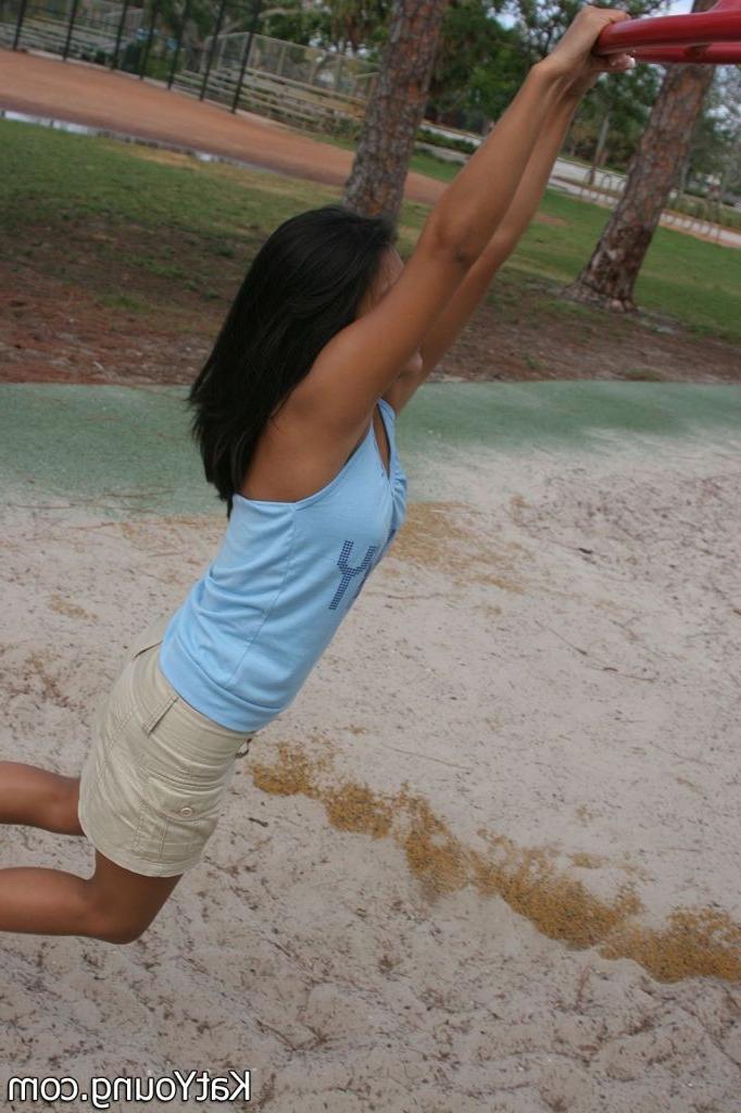 16P Kat Young :: Sweet asian girl flashing pussy at a public park
