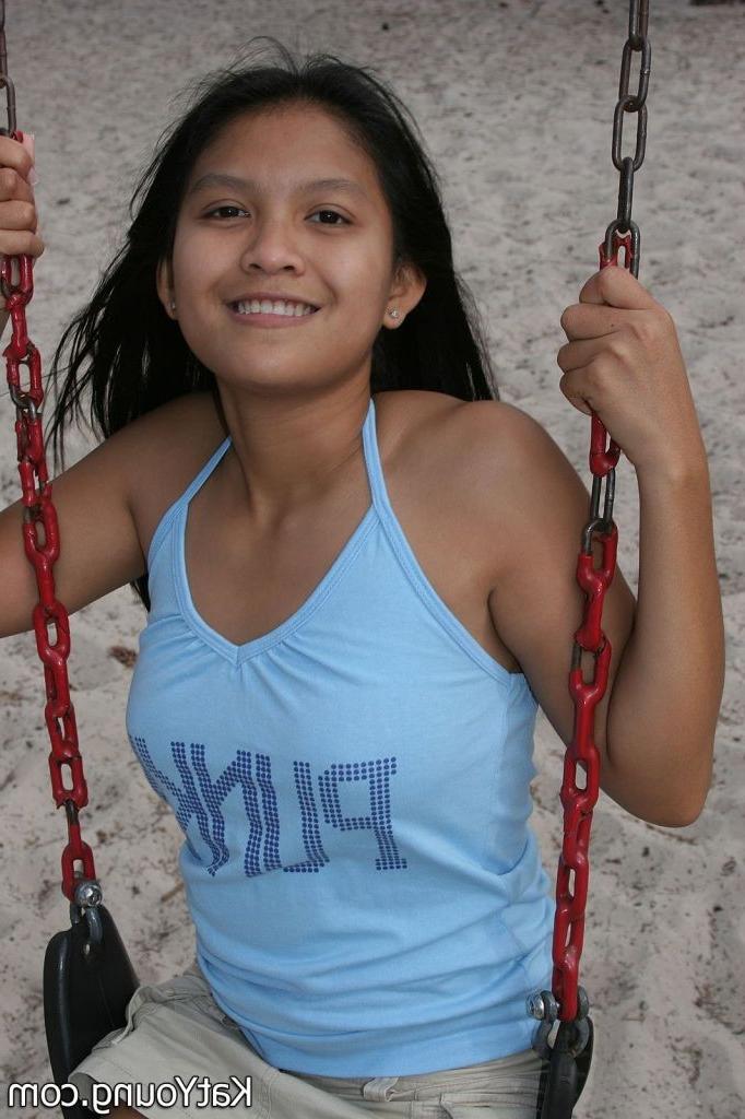 16P Kat Young :: Sweet asian girl flashing pussy at a public park
